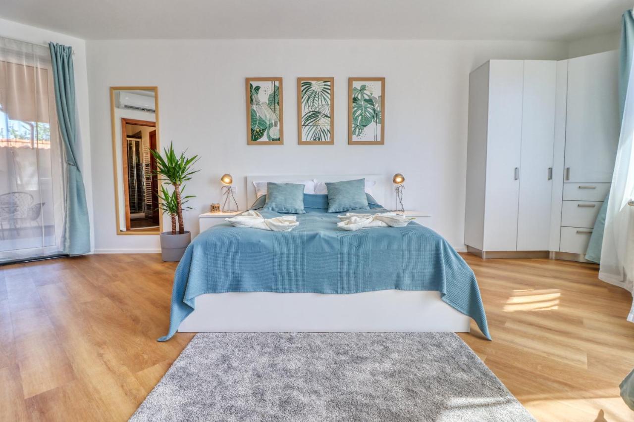 Barka Apartman Eger Bagian luar foto