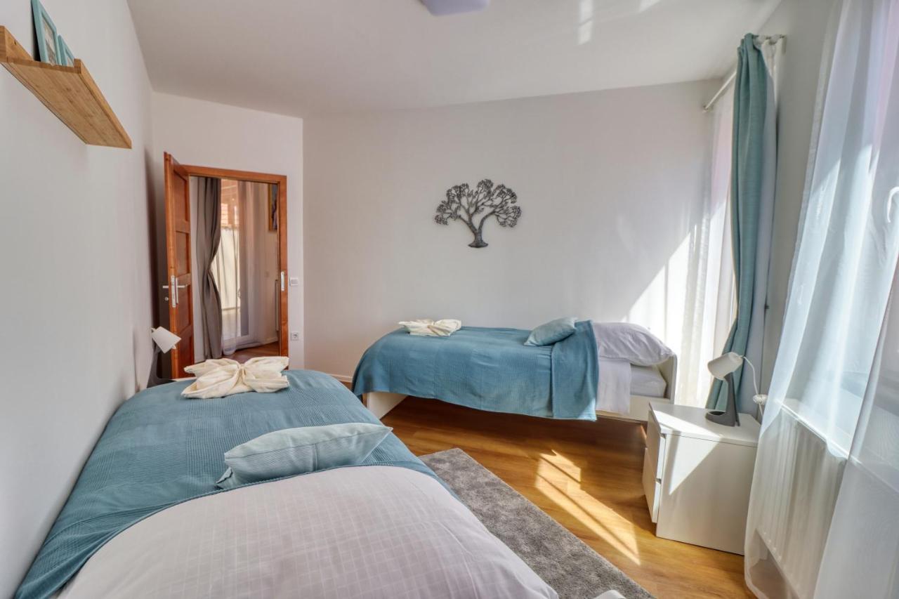 Barka Apartman Eger Bagian luar foto